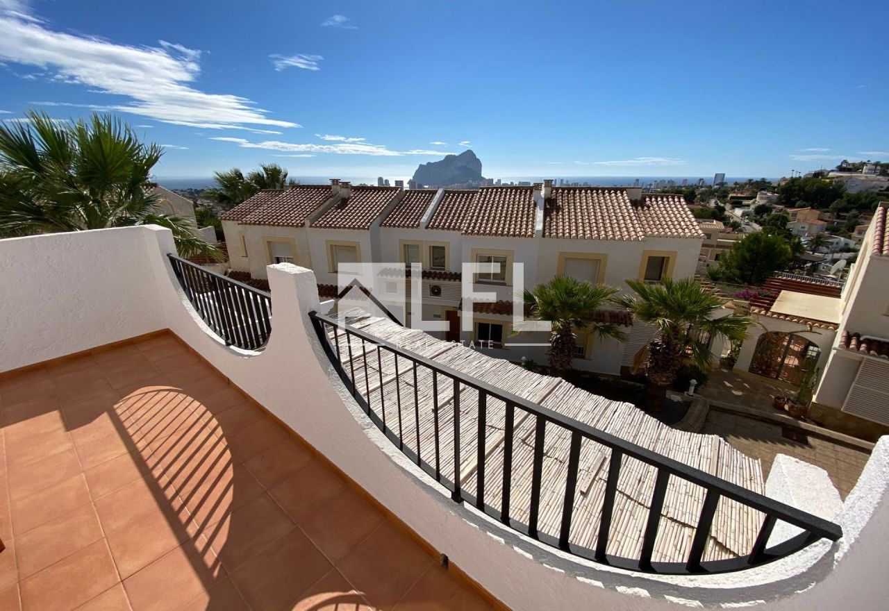 BUNGALOW DE 3 DORMITORIOS, GRAN TERRAZA CON FANTASTICAS VISTAS AL MAR EN CALPE