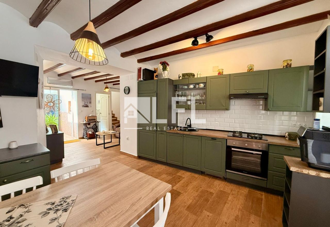 CASA DE PUEBLO COMPLETAMENTE REFORMADA EN ALFAHUIR