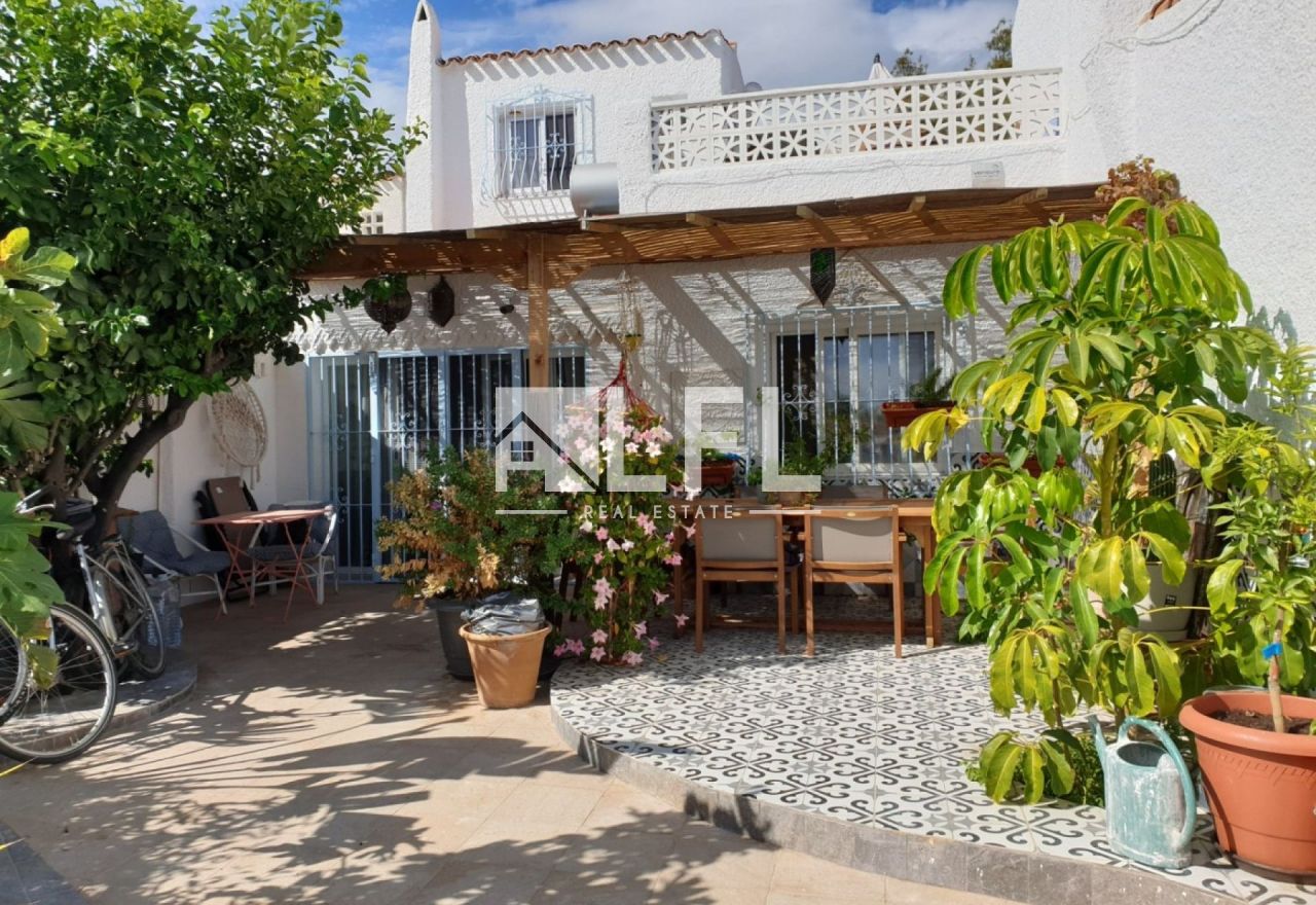 BUNGALOW REFORMADO CON JARDIN PRIVADO EN CALPE
