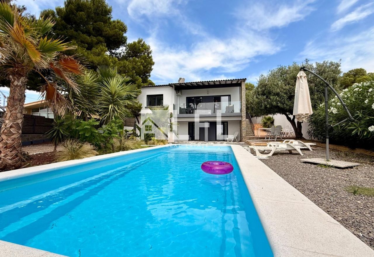 CHALET EXCLUSIVO EN LA MEJOR UBICACIÓN DE CALPE