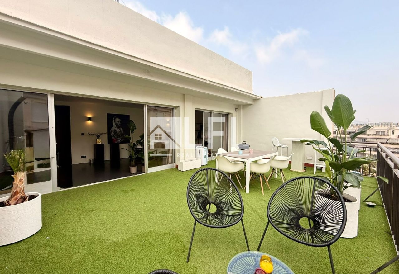 EXCLUSIVO ÁTICO DE ESTILO LOFT EN EL CORAZÓN DE CALPE