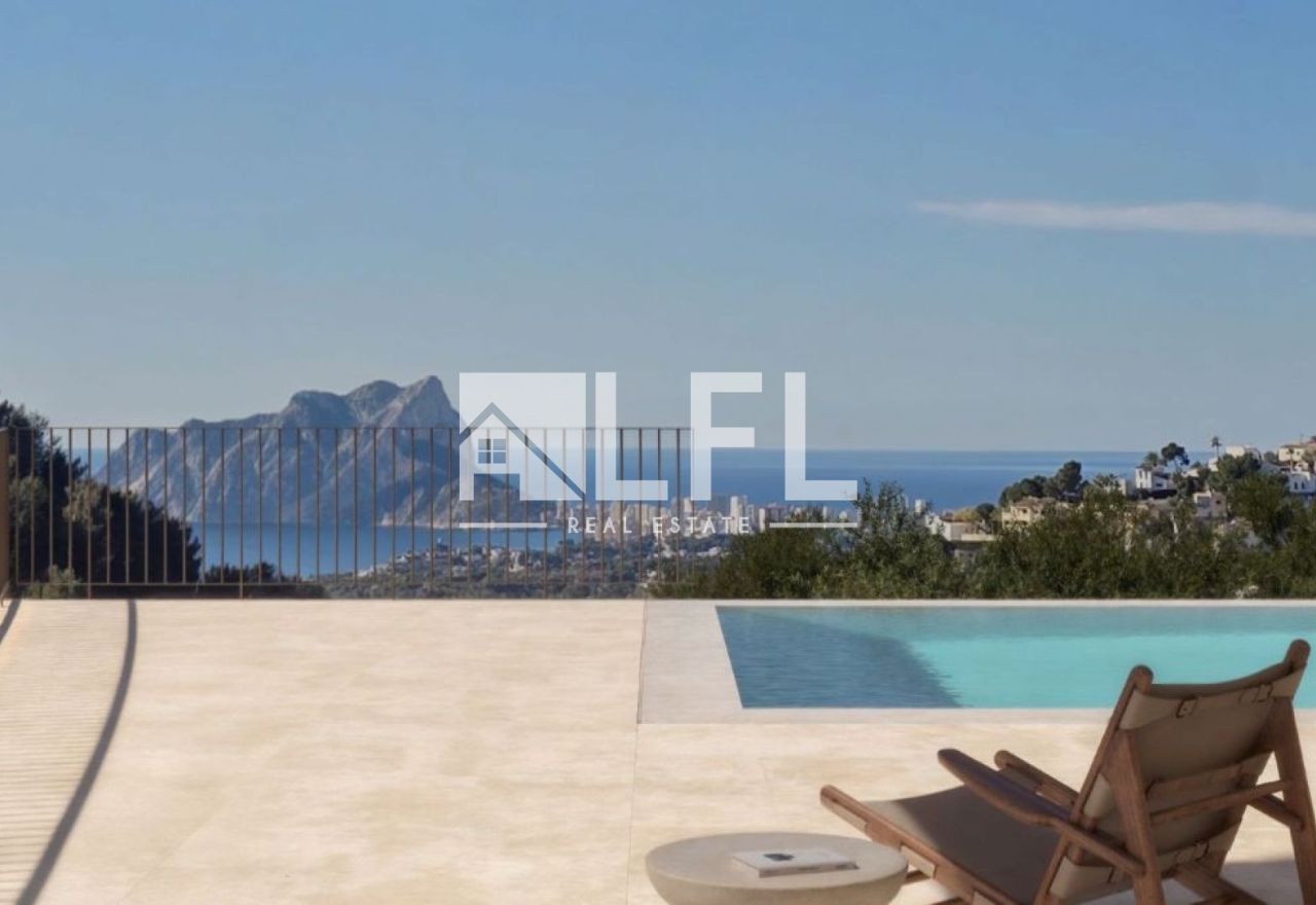 EXCLUSIVA VILLA CON VISTAS AL MAR – MORAIRA – UN VERDADERO REFUGIO LUJOSO