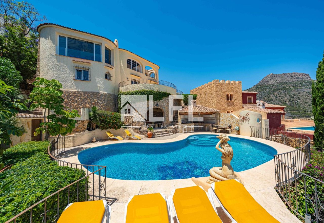 CHALET CON VISTAS ESPECTACULARES AL MAR Y AL PEÑON DE IFACH EN MARYVILLA, CALPE