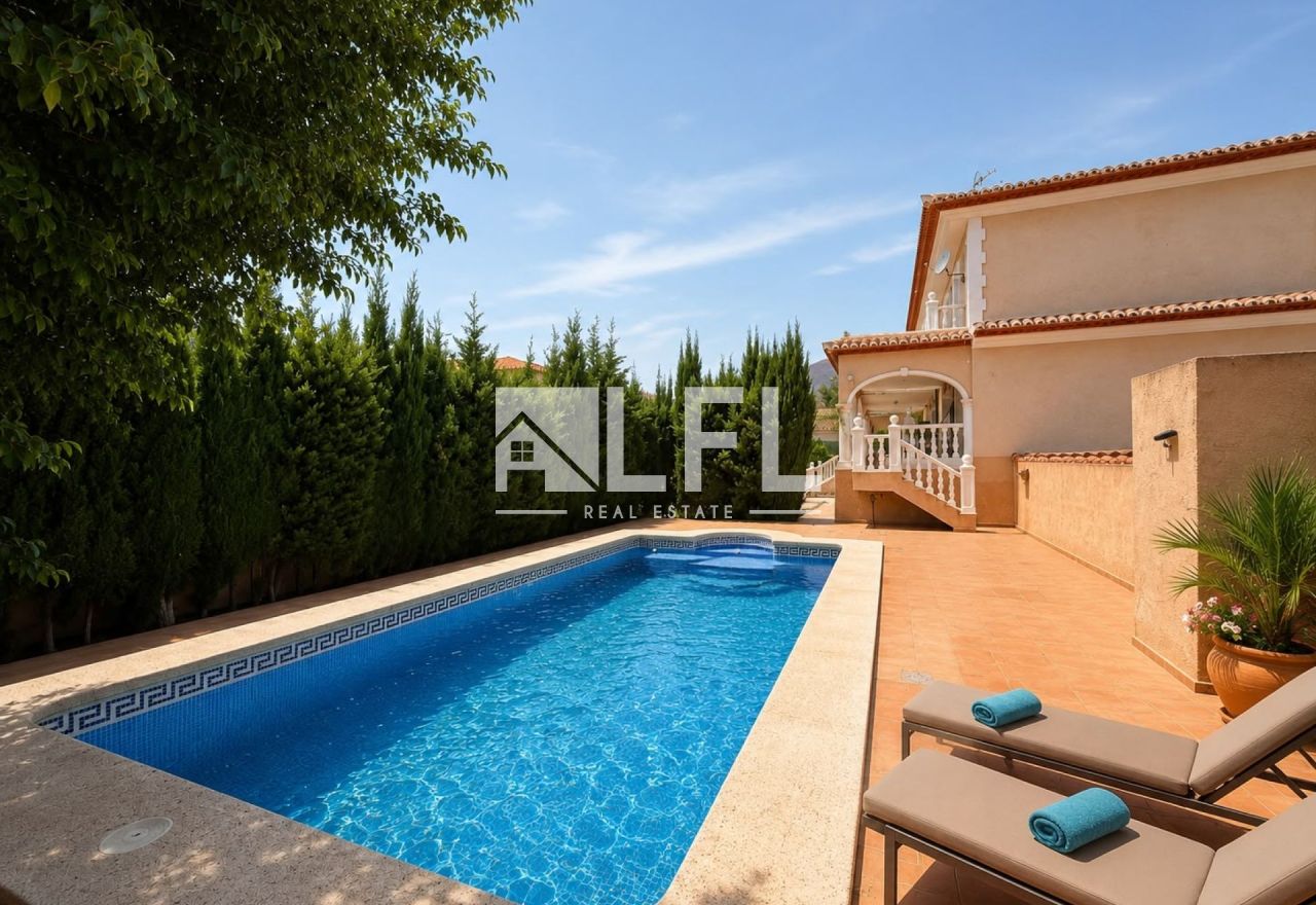 VILLA CON VISTAS AL PEÑÓN DE IFACH Y CALPE – GRAN POTENCIAL EN GARDUIX